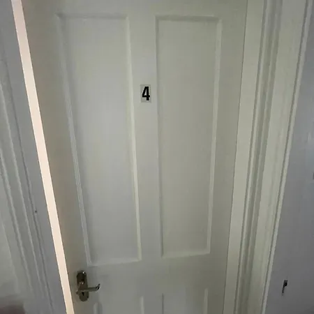 Ubytování v soukromí Comfort Triple Near Airport - 4 *