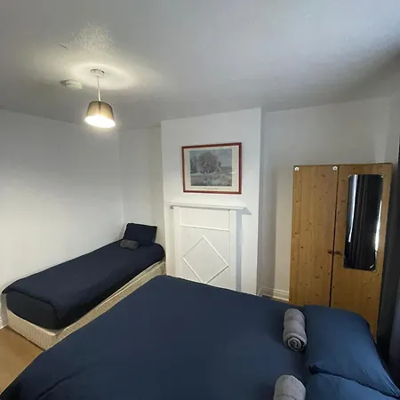 Comfort Triple Near Airport - 4 Dublin