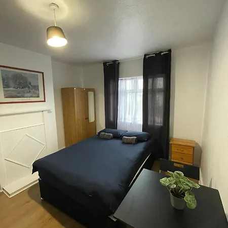 Comfort Triple Near Airport - 4 Dublin