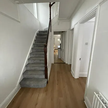 Comfort Triple Near Airport - 4 Privat bolig Dublin