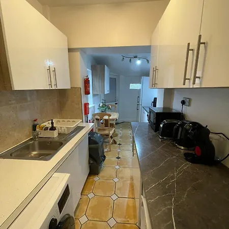 Comfort Triple Near Airport - 4 *